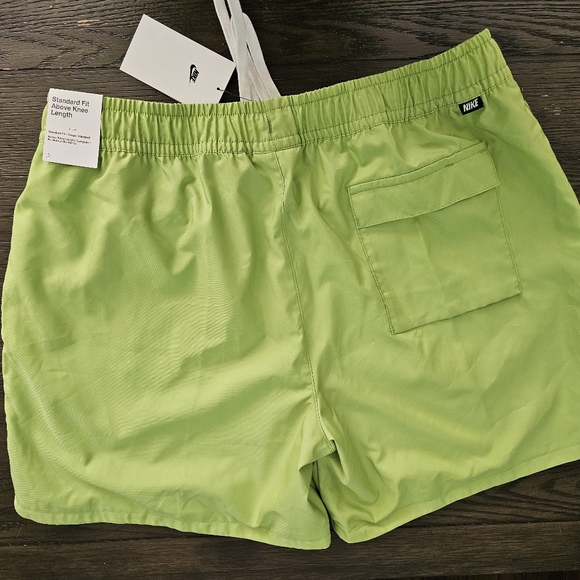 Nike Sport Essentials lined woven shorts in green - Picture 8 of 16